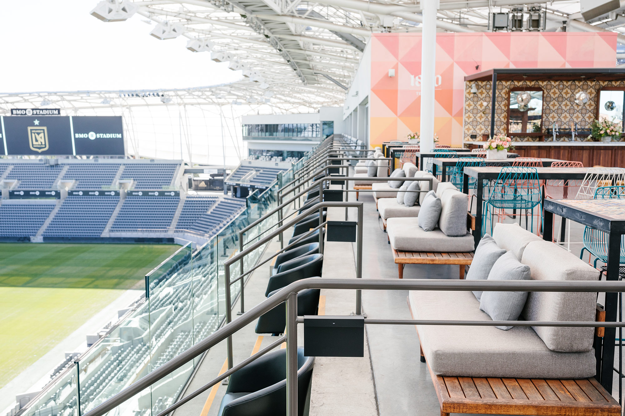 Sunset Loge